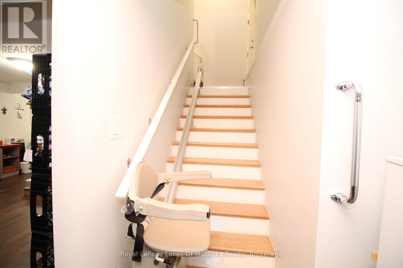 142 Pineridge Gate, Gravenhurst (Muskoka (S)), ON - Indoor Photo Showing Other Room