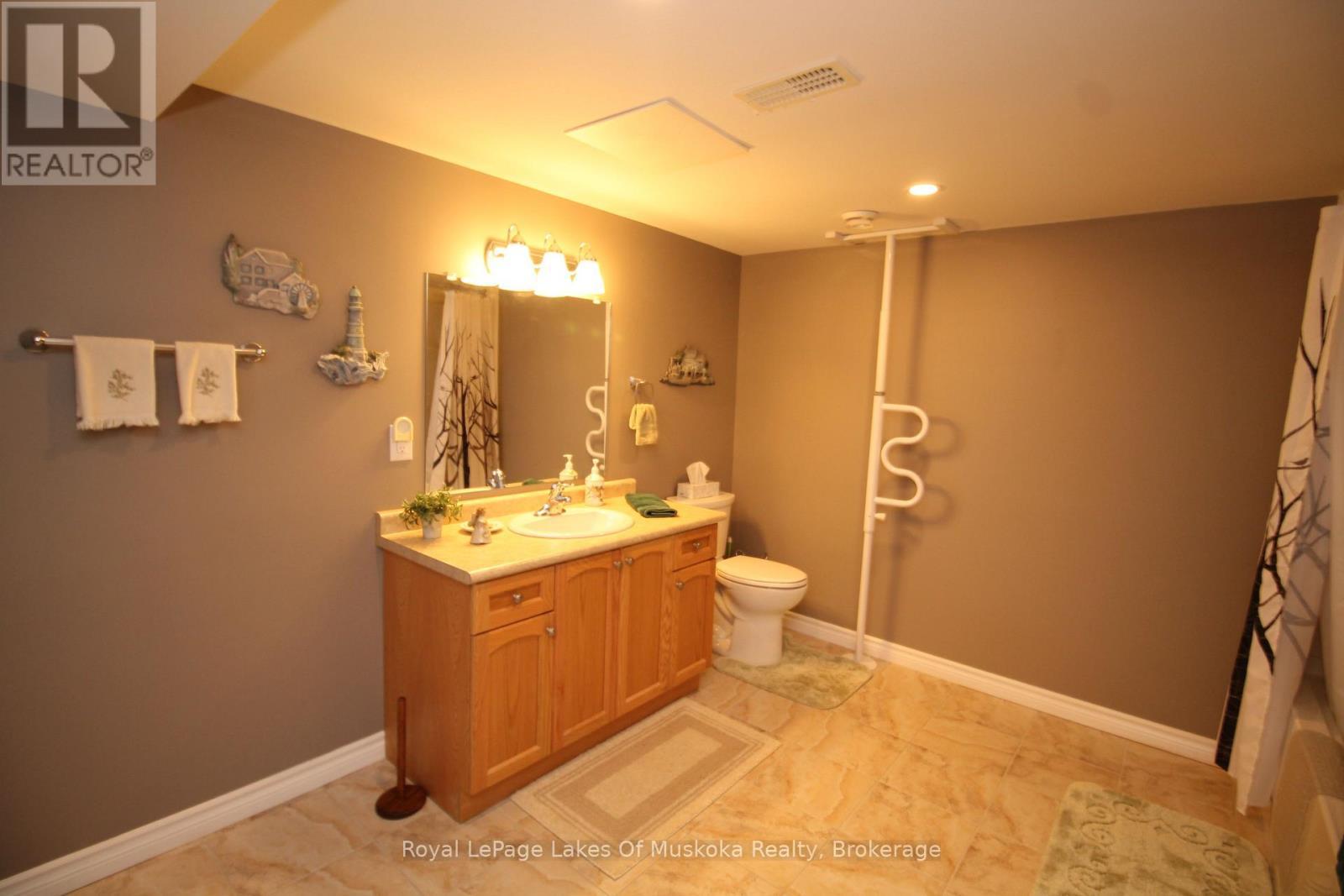 142 Pineridge Gate, Gravenhurst (Muskoka (S)), ON - Indoor Photo Showing Bathroom
