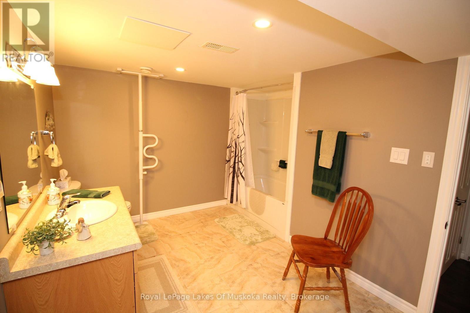 142 Pineridge Gate, Gravenhurst (Muskoka (S)), ON - Indoor Photo Showing Other Room