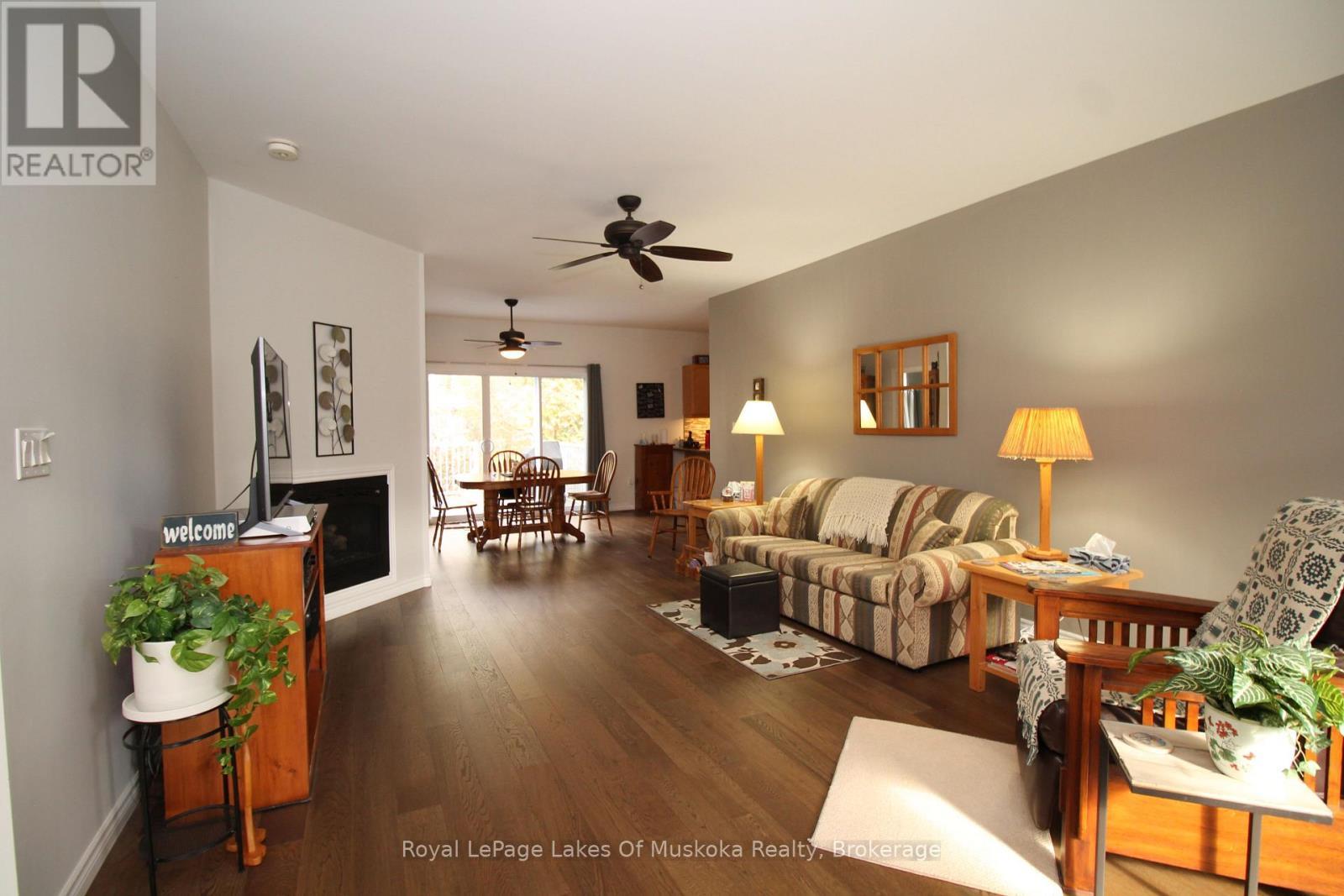 142 Pineridge Gate, Gravenhurst (Muskoka (S)), ON - Indoor Photo Showing Living Room