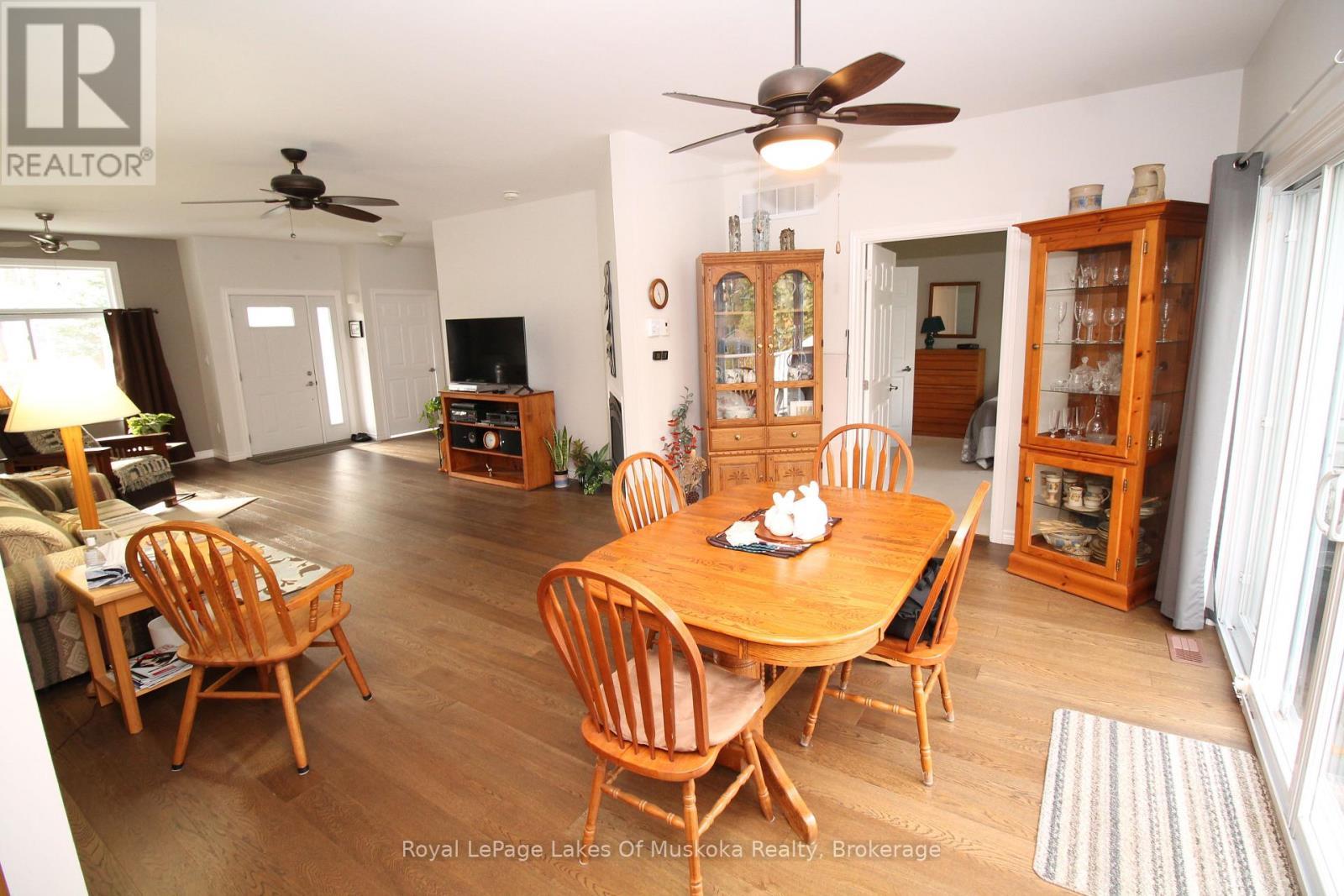 142 Pineridge Gate, Gravenhurst (Muskoka (S)), ON - Indoor Photo Showing Dining Room
