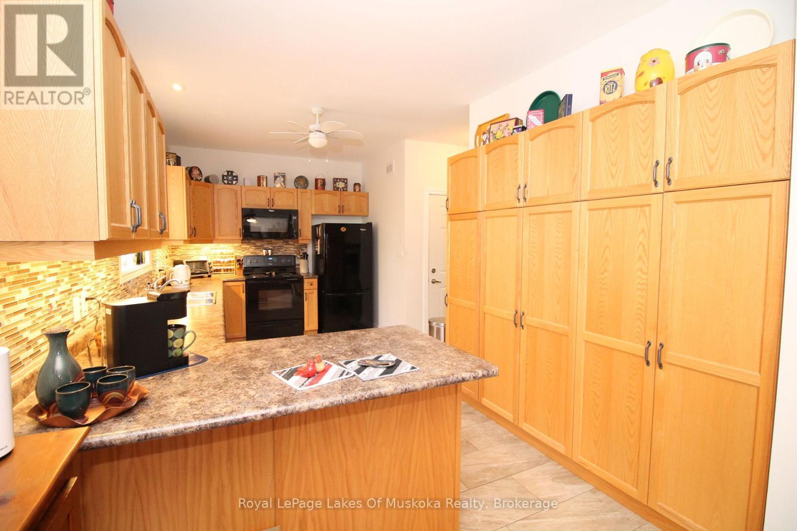 142 Pineridge Gate, Gravenhurst (Muskoka (S)), ON - Indoor Photo Showing Kitchen