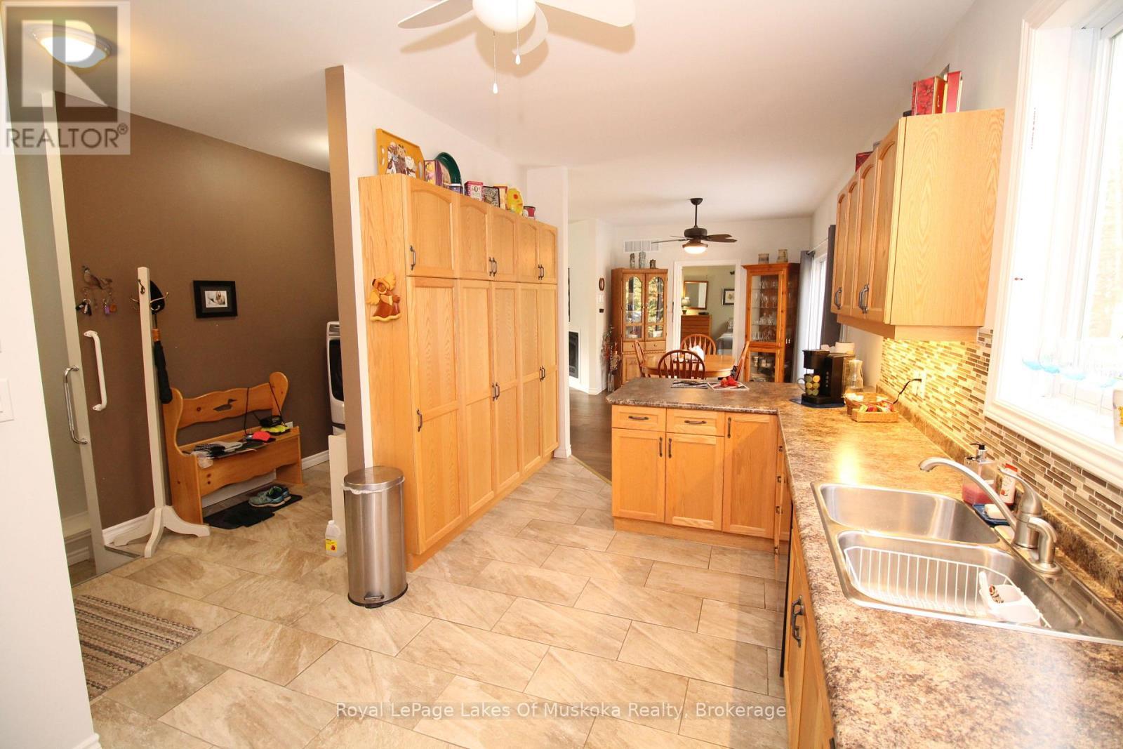 142 Pineridge Gate, Gravenhurst (Muskoka (S)), ON - Indoor Photo Showing Kitchen With Double Sink