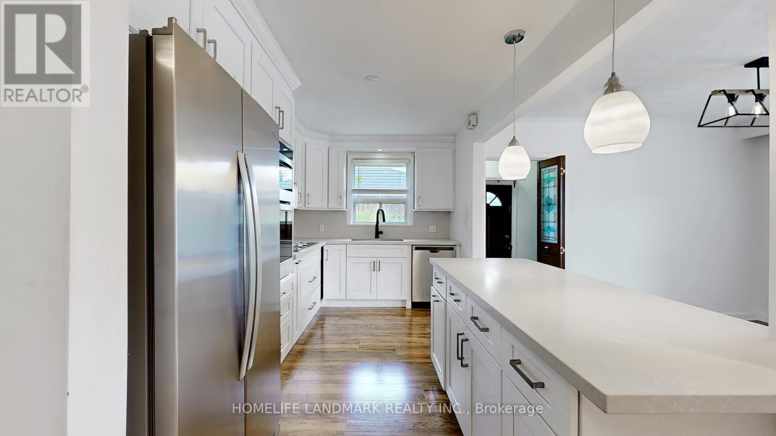 365 Osiris Drive, Richmond Hill, ON - Indoor Photo Showing Kitchen With Upgraded Kitchen