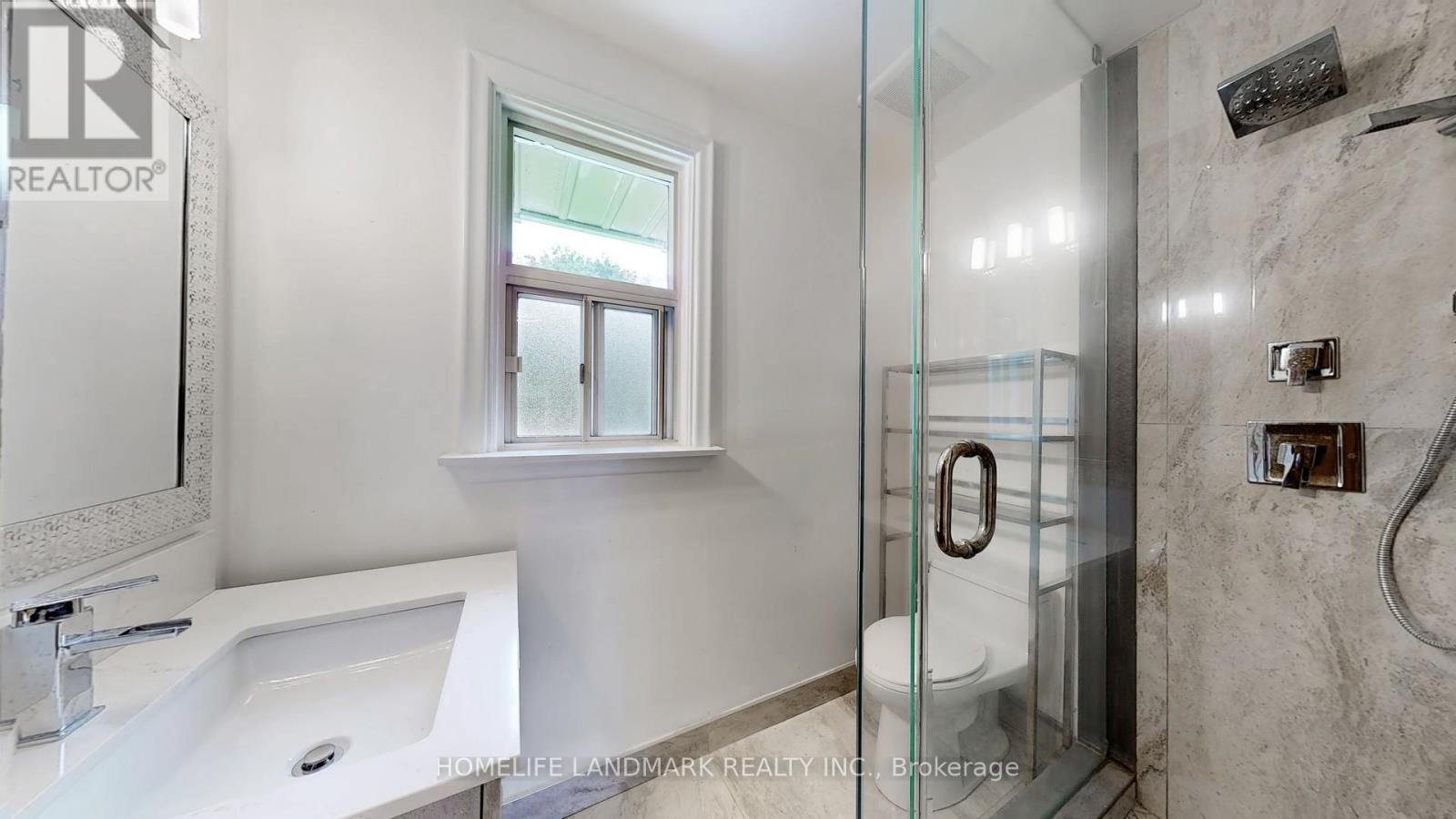 365 Osiris Drive, Richmond Hill, ON - Indoor Photo Showing Bathroom