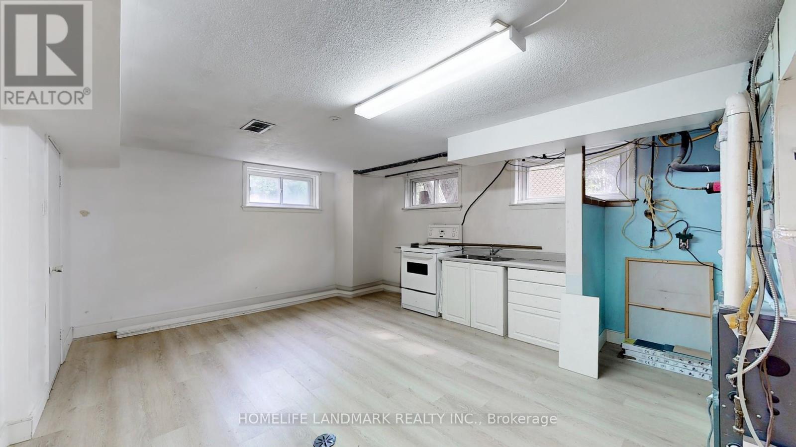 365 Osiris Drive, Richmond Hill, ON - Indoor Photo Showing Other Room