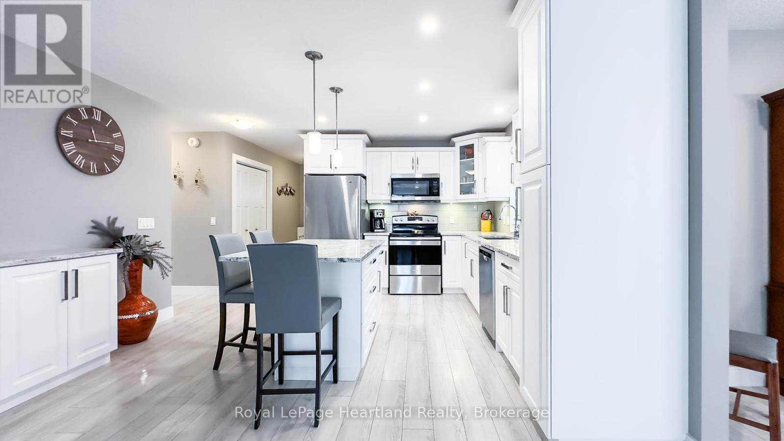 5 Windward Way N, Ashfield-Colborne-Wawanosh (Colborne), ON - Indoor Photo Showing Kitchen With Upgraded Kitchen