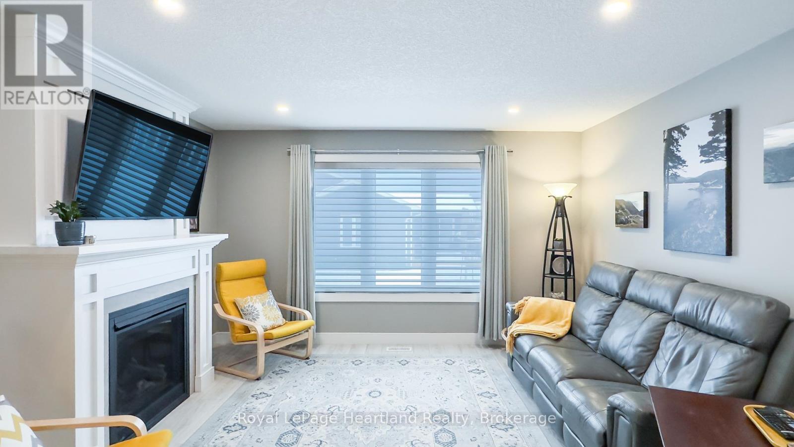 5 Windward Way N, Ashfield-Colborne-Wawanosh (Colborne), ON - Indoor Photo Showing Living Room With Fireplace