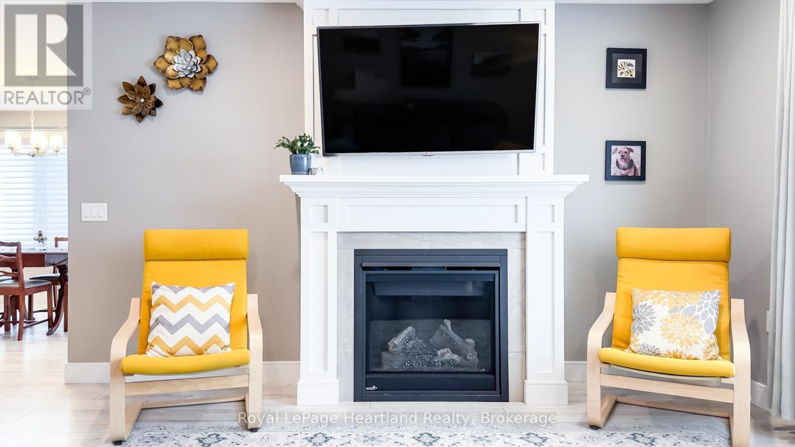 5 Windward Way N, Ashfield-Colborne-Wawanosh (Colborne), ON - Indoor Photo Showing Living Room With Fireplace