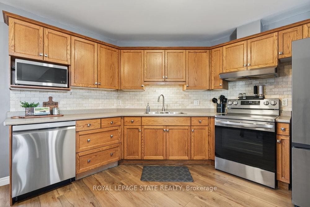 60 Saturn Road, Port Colborne, ON - Indoor Photo Showing Kitchen With Double Sink