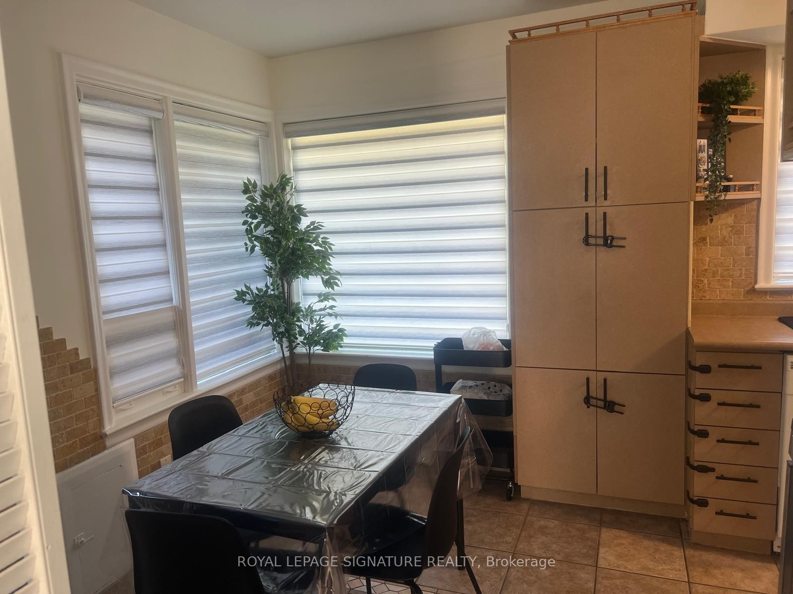 1410 Larchview Trail, Mississauga, ON - Indoor Photo Showing Dining Room