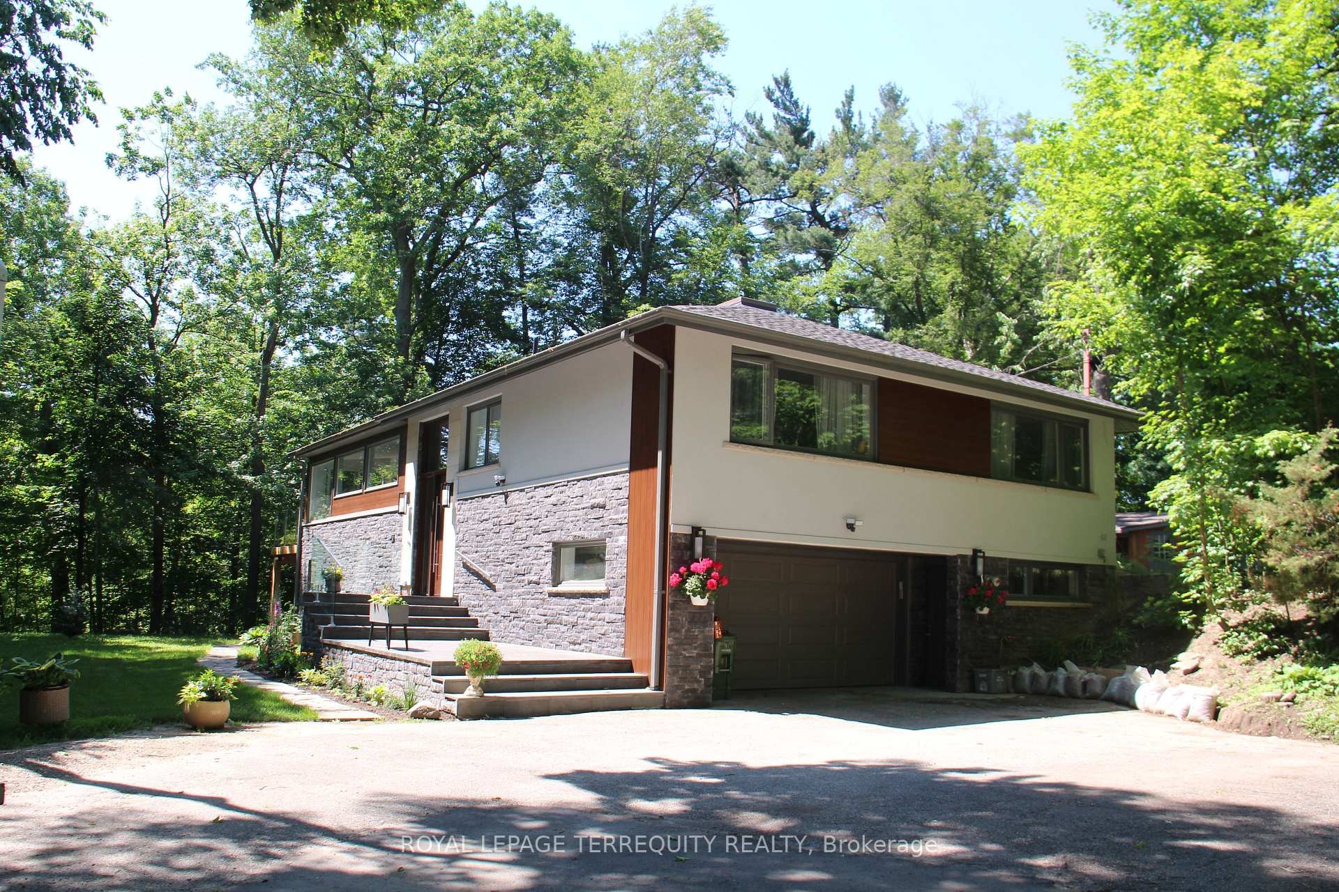 Main-59 Leggett Avenue, Toronto, ON - Outdoor