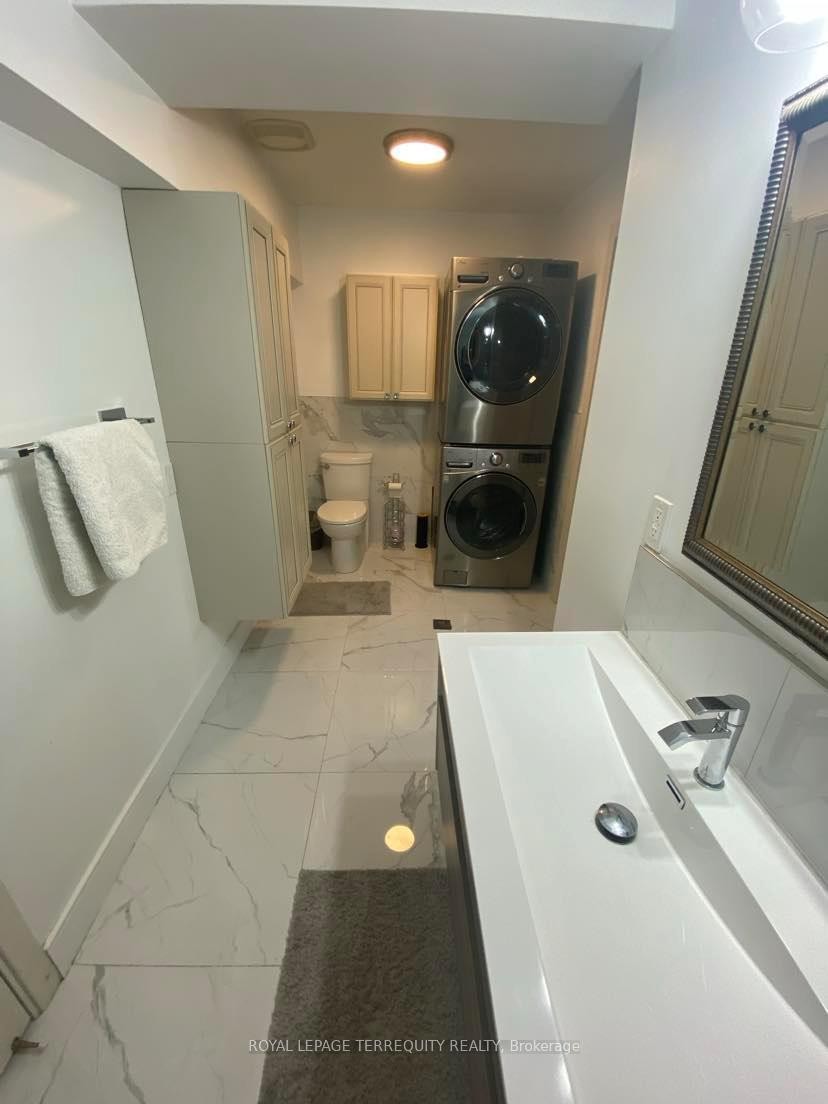 Main-59 Leggett Avenue, Toronto, ON - Indoor Photo Showing Laundry Room