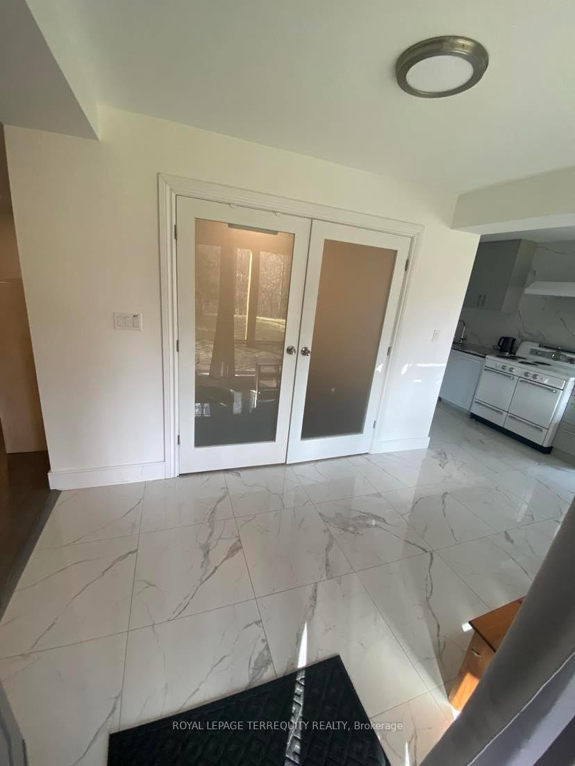Main-59 Leggett Avenue, Toronto, ON - Indoor Photo Showing Other Room