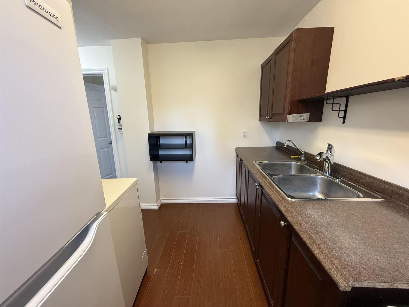 636 Vickers Street N, Thunder Bay, ON - Indoor Photo Showing Kitchen With Double Sink