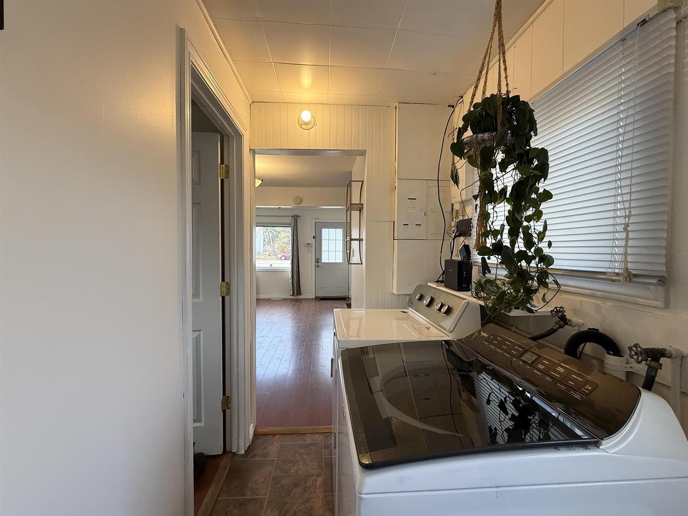 636 Vickers Street N, Thunder Bay, ON - Indoor Photo Showing Laundry Room