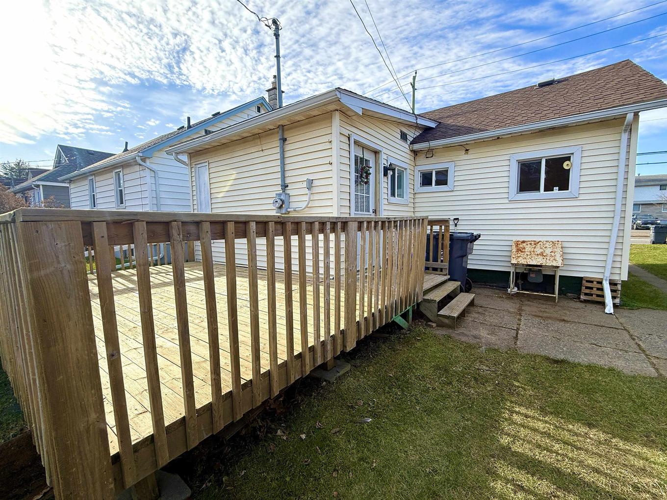 636 Vickers Street N, Thunder Bay, ON - Outdoor With Deck Patio Veranda With Exterior