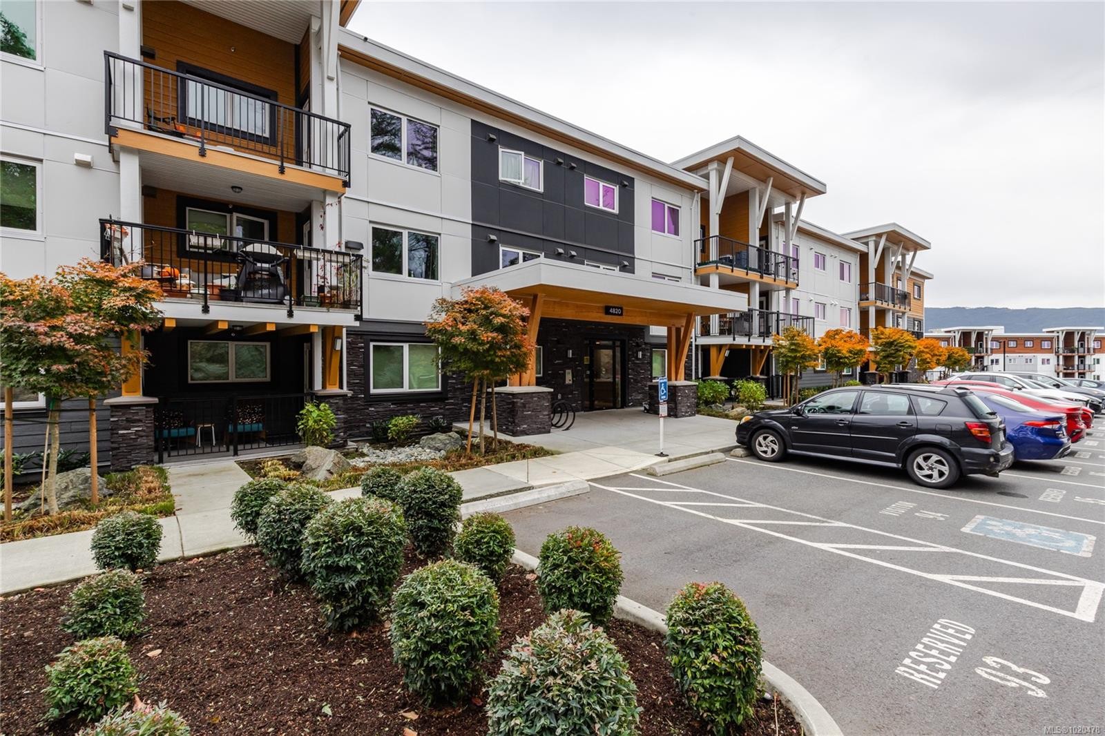 112-4820 Cedar Ridge Pl, Nanaimo, BC - Outdoor