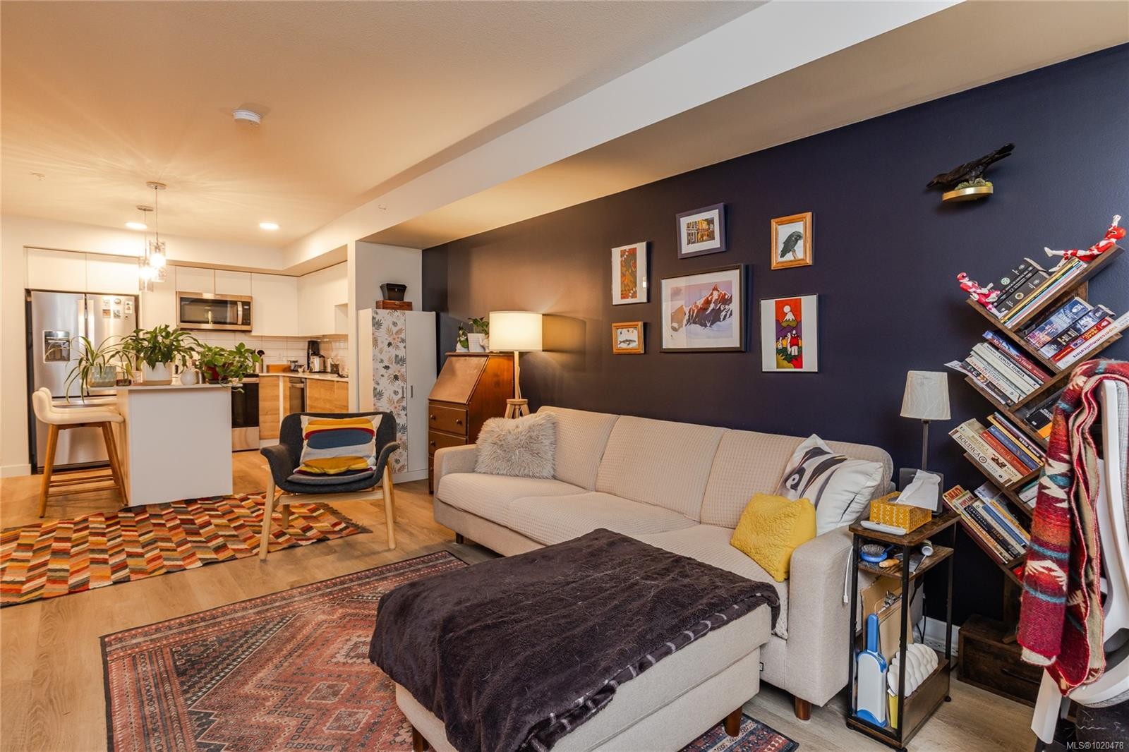 112-4820 Cedar Ridge Pl, Nanaimo, BC - Indoor Photo Showing Living Room