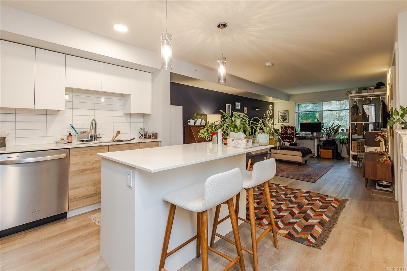 112-4820 Cedar Ridge Pl, Nanaimo, BC - Indoor Photo Showing Kitchen With Upgraded Kitchen