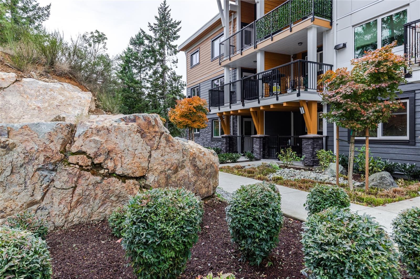 112-4820 Cedar Ridge Pl, Nanaimo, BC - Outdoor