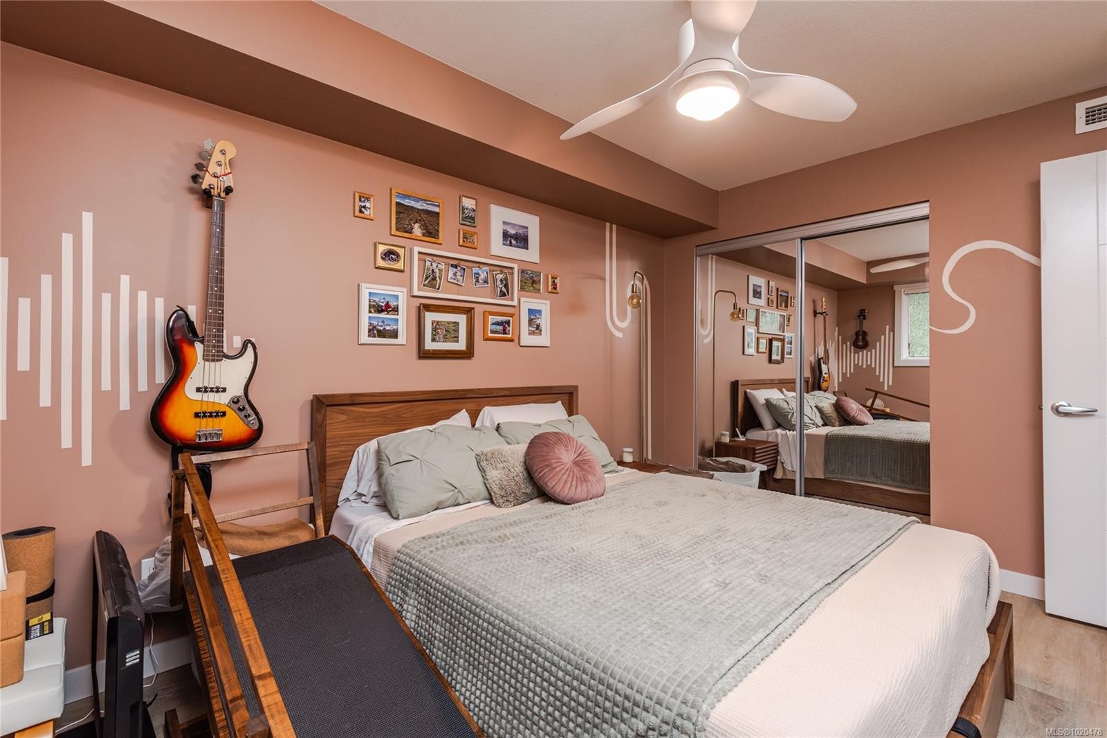 112-4820 Cedar Ridge Pl, Nanaimo, BC - Indoor Photo Showing Bedroom