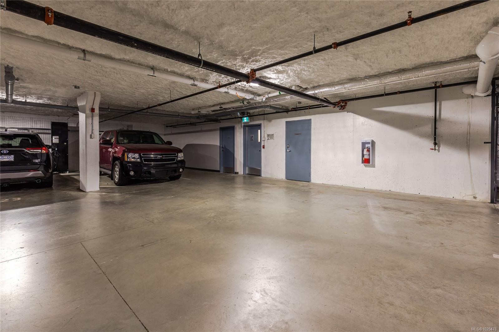 112-4820 Cedar Ridge Pl, Nanaimo, BC - Indoor Photo Showing Garage