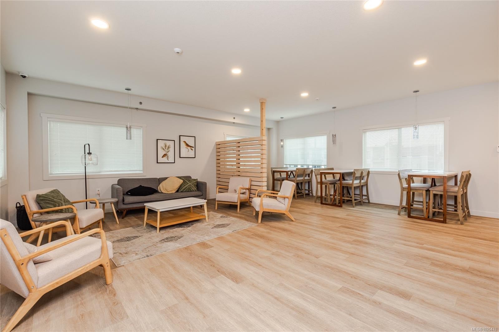 112-4820 Cedar Ridge Pl, Nanaimo, BC - Indoor Photo Showing Living Room