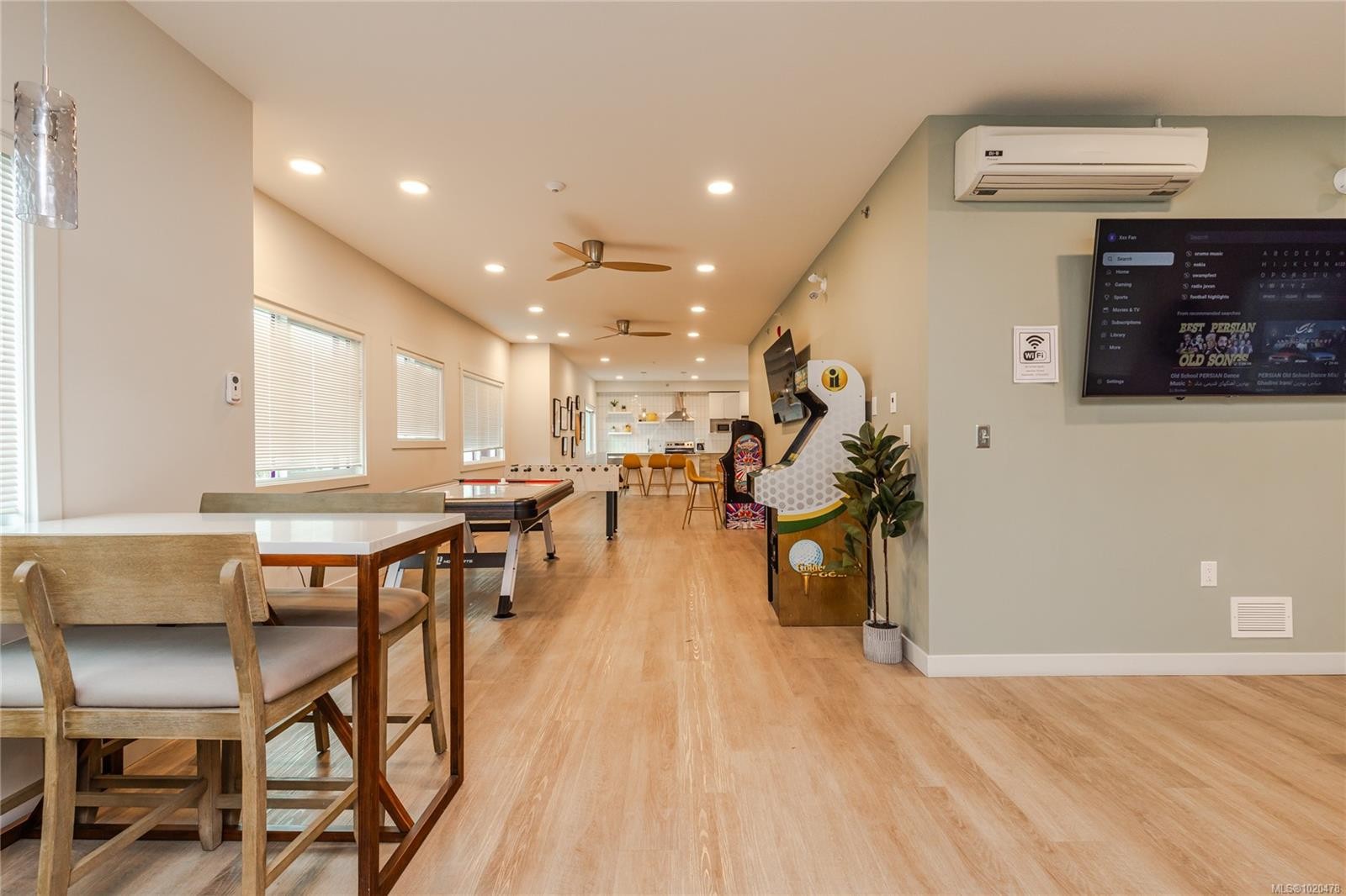 112-4820 Cedar Ridge Pl, Nanaimo, BC - Indoor Photo Showing Dining Room