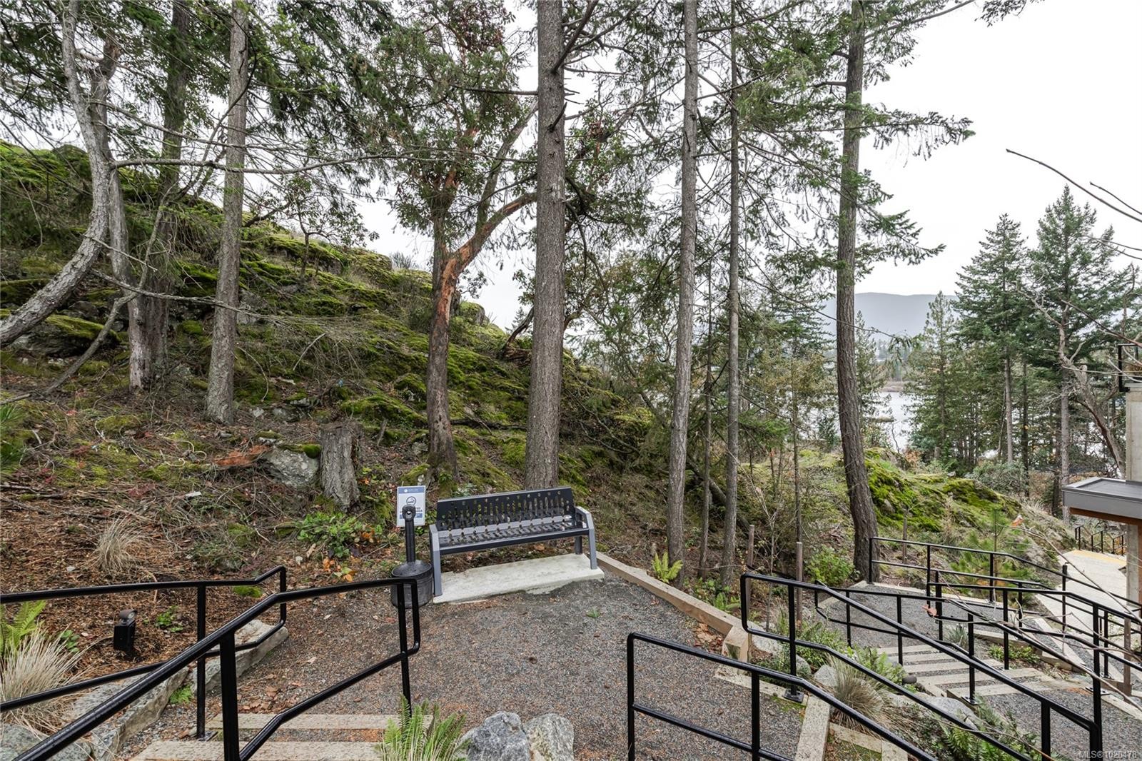 112-4820 Cedar Ridge Pl, Nanaimo, BC - Outdoor