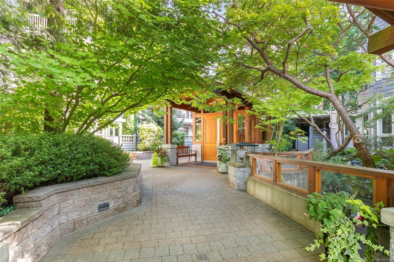 111-5670 Edgewater Lane, Nanaimo, BC - Outdoor