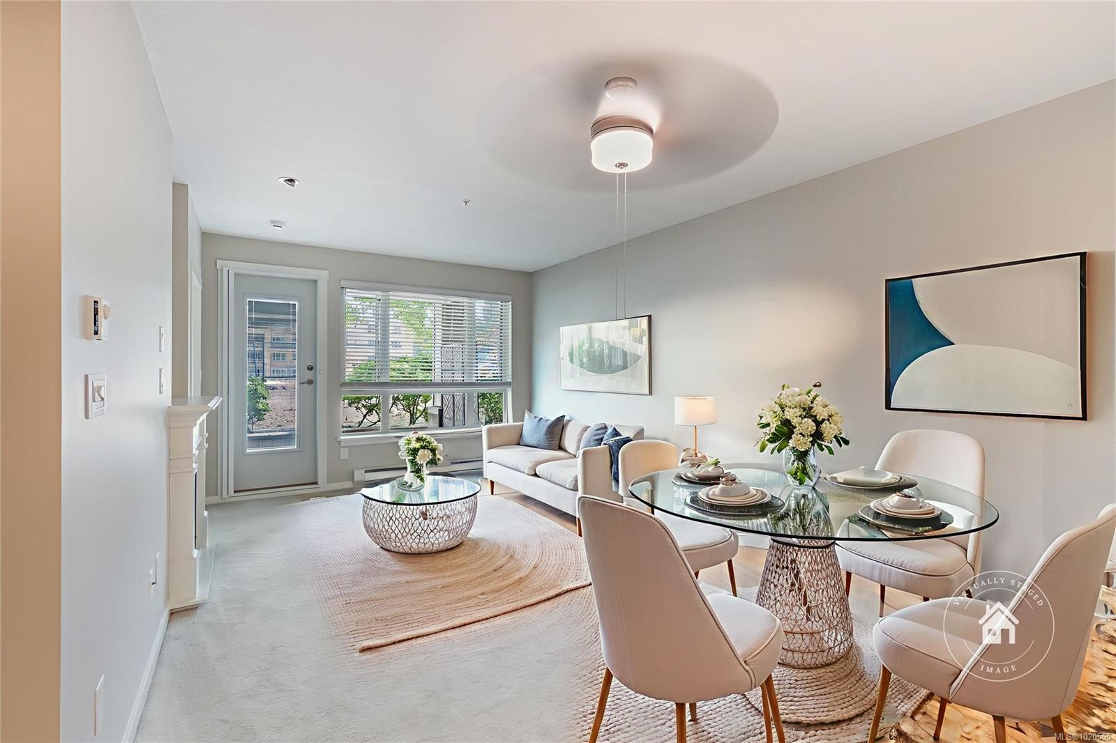 111-5670 Edgewater Lane, Nanaimo, BC - Indoor Photo Showing Dining Room