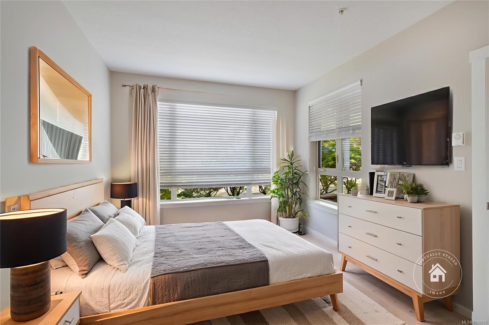 111-5670 Edgewater Lane, Nanaimo, BC - Indoor Photo Showing Bedroom