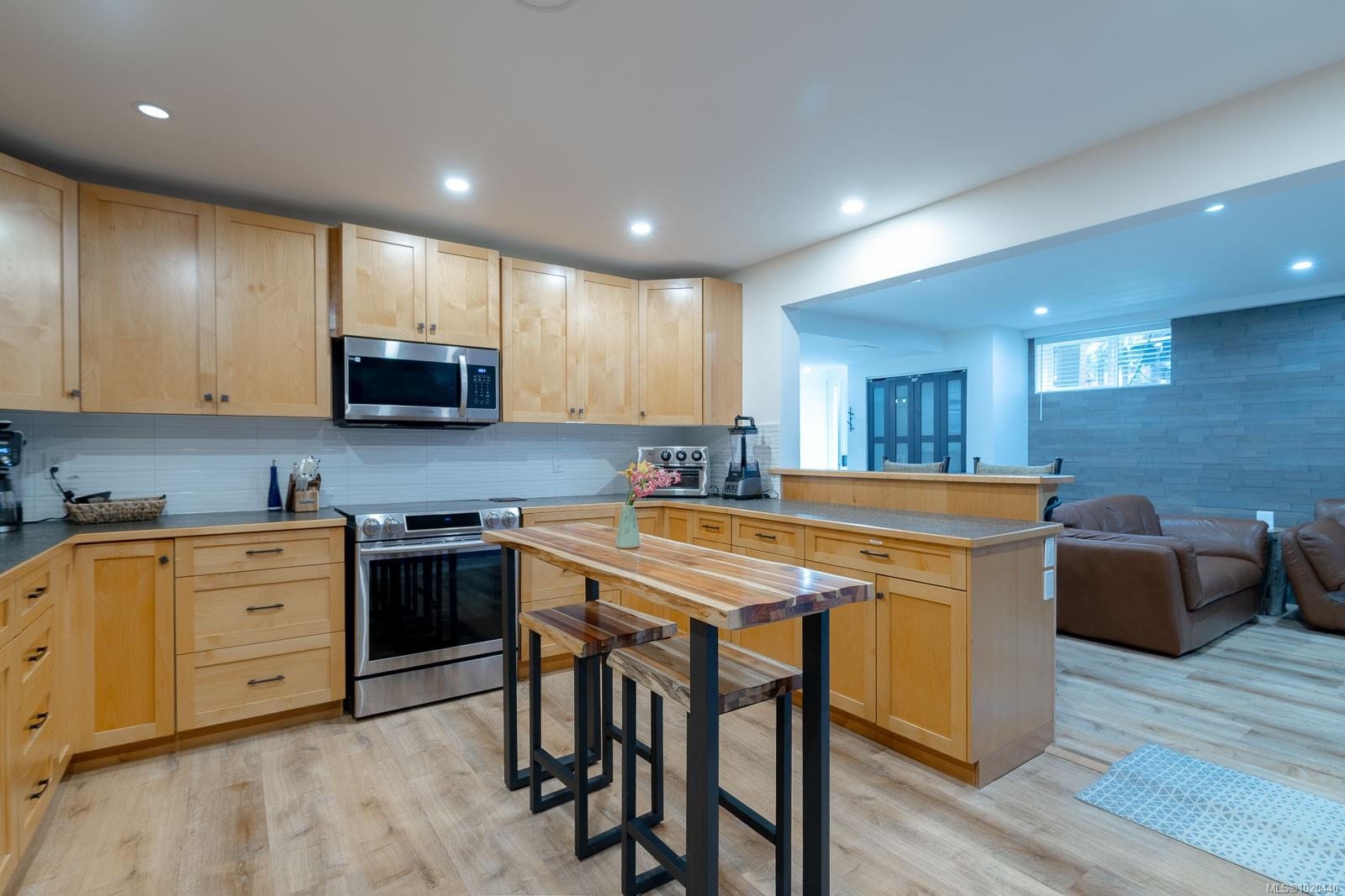 1025 Maple Lane Dr, Parksville, BC