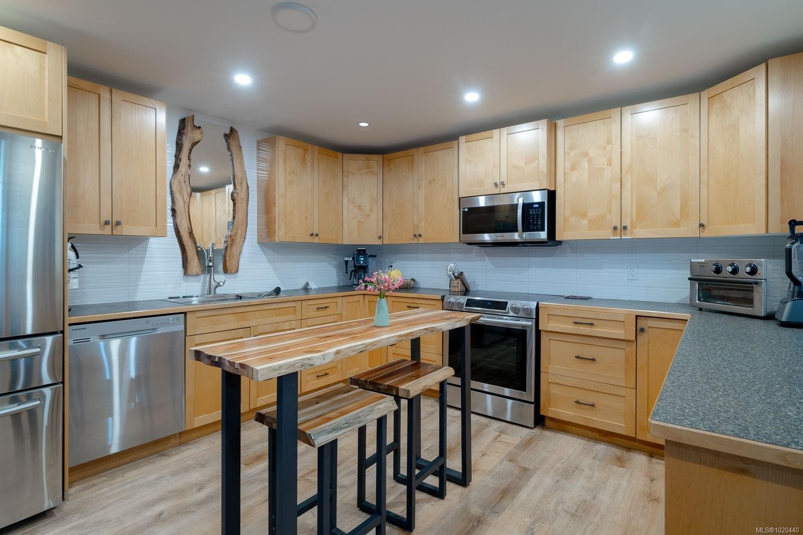 1025 Maple Lane Dr, Parksville, BC