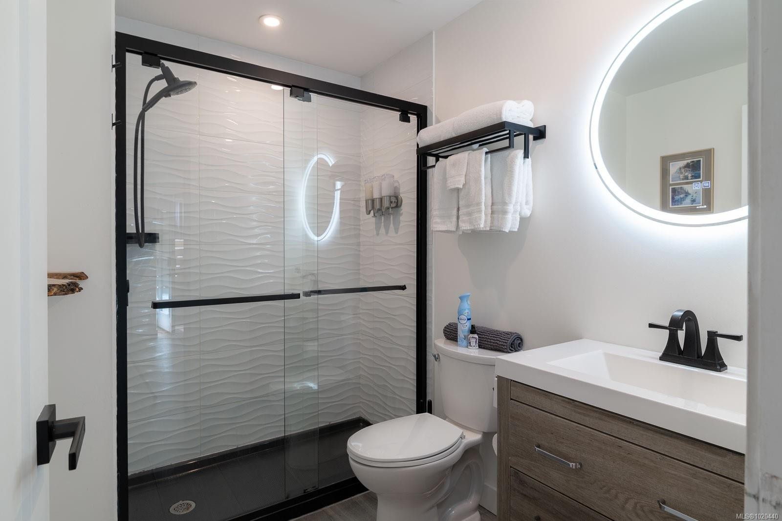 1025 Maple Lane Dr, Parksville, BC