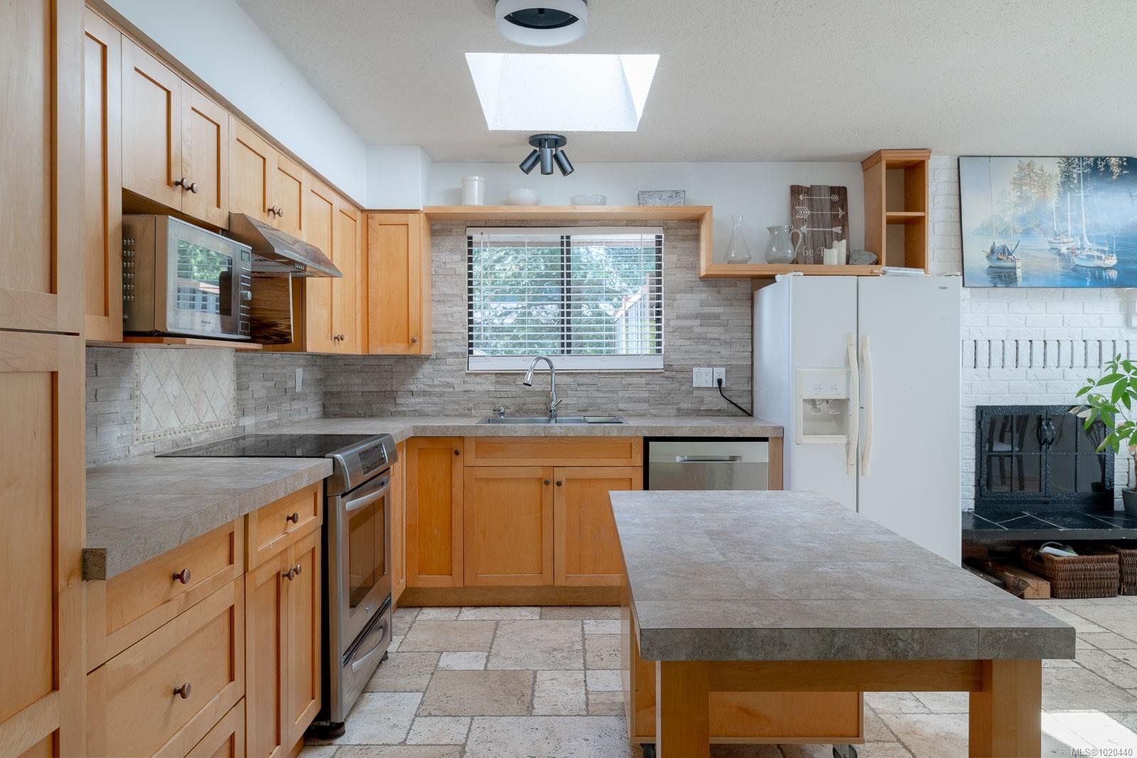 1025 Maple Lane Dr, Parksville, BC