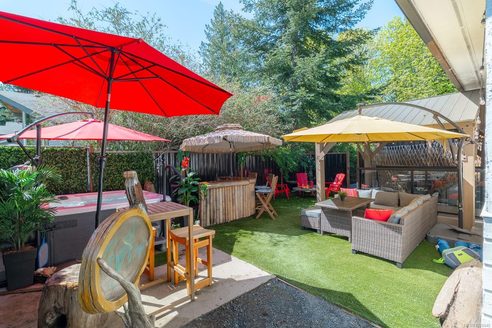 1025 Maple Lane Dr, Parksville, BC