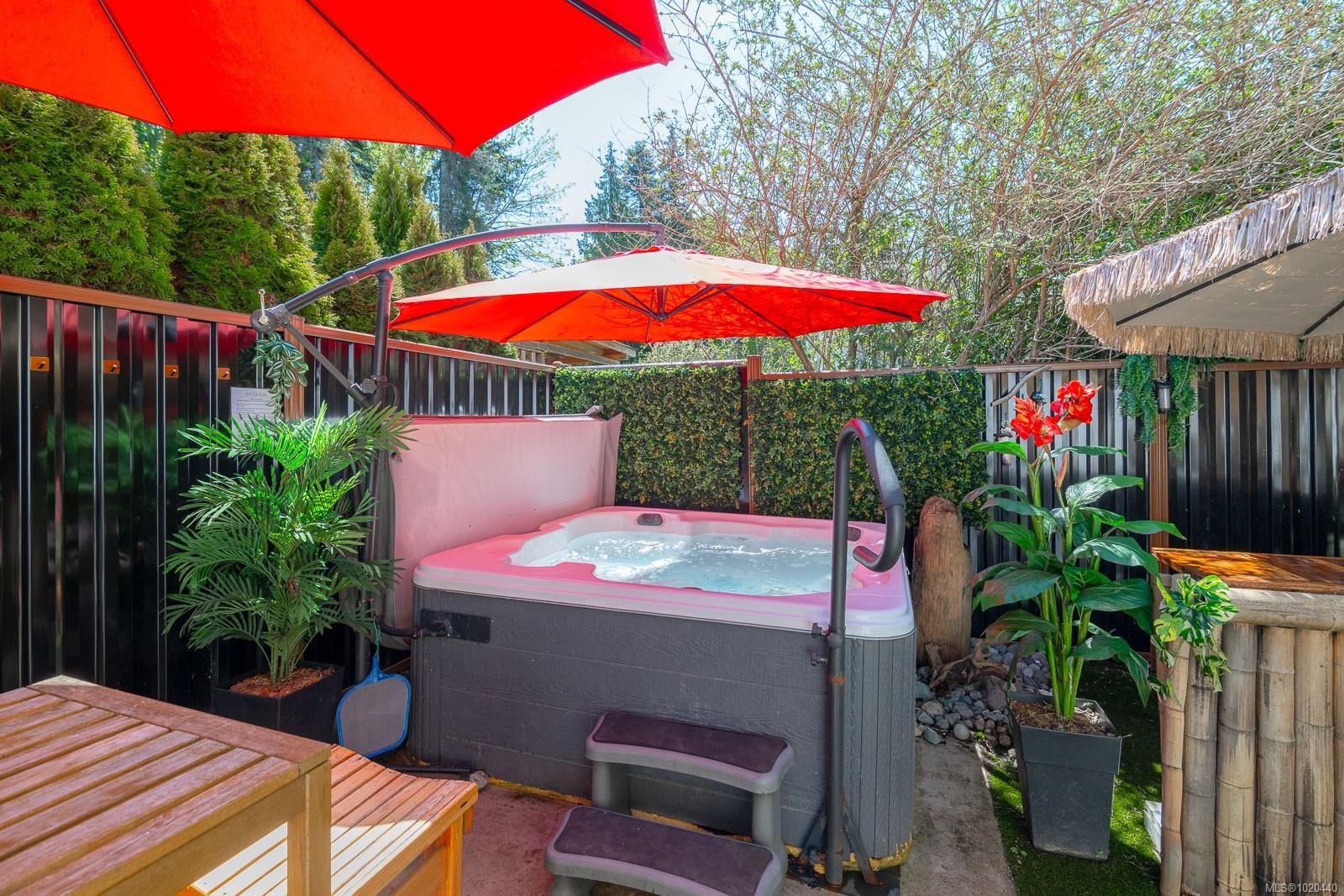 1025 Maple Lane Dr, Parksville, BC