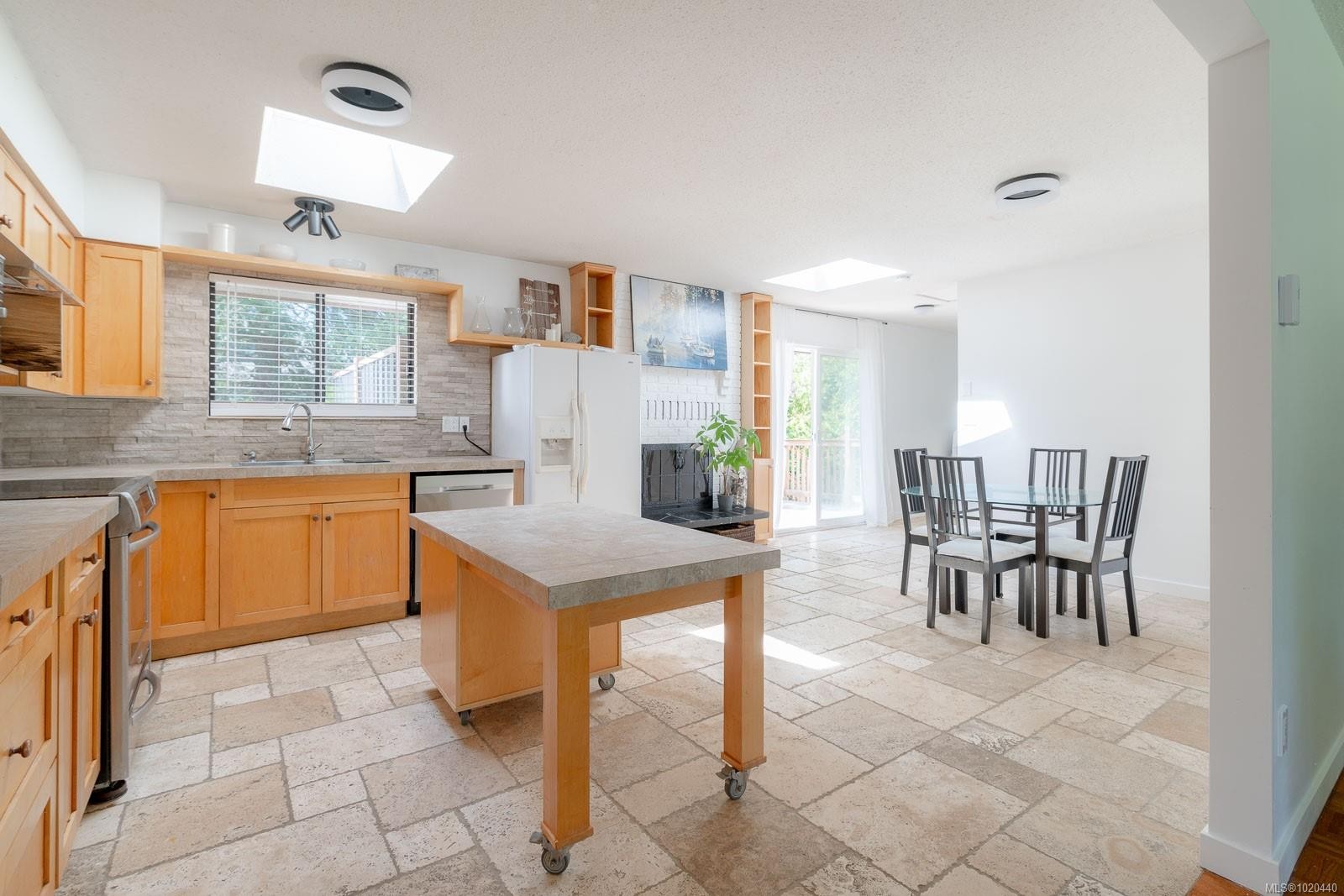 1025 Maple Lane Dr, Parksville, BC