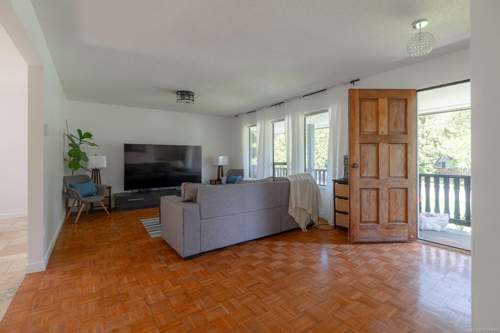 1025 Maple Lane Dr, Parksville, BC