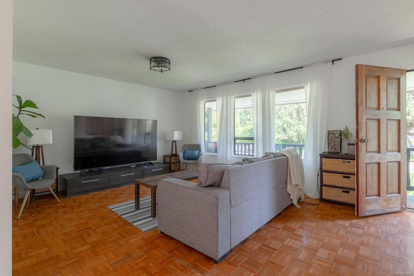 1025 Maple Lane Dr, Parksville, BC