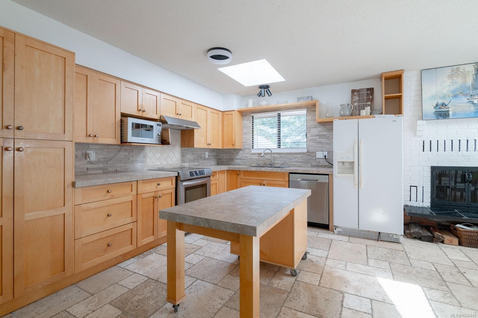 1025 Maple Lane Dr, Parksville, BC