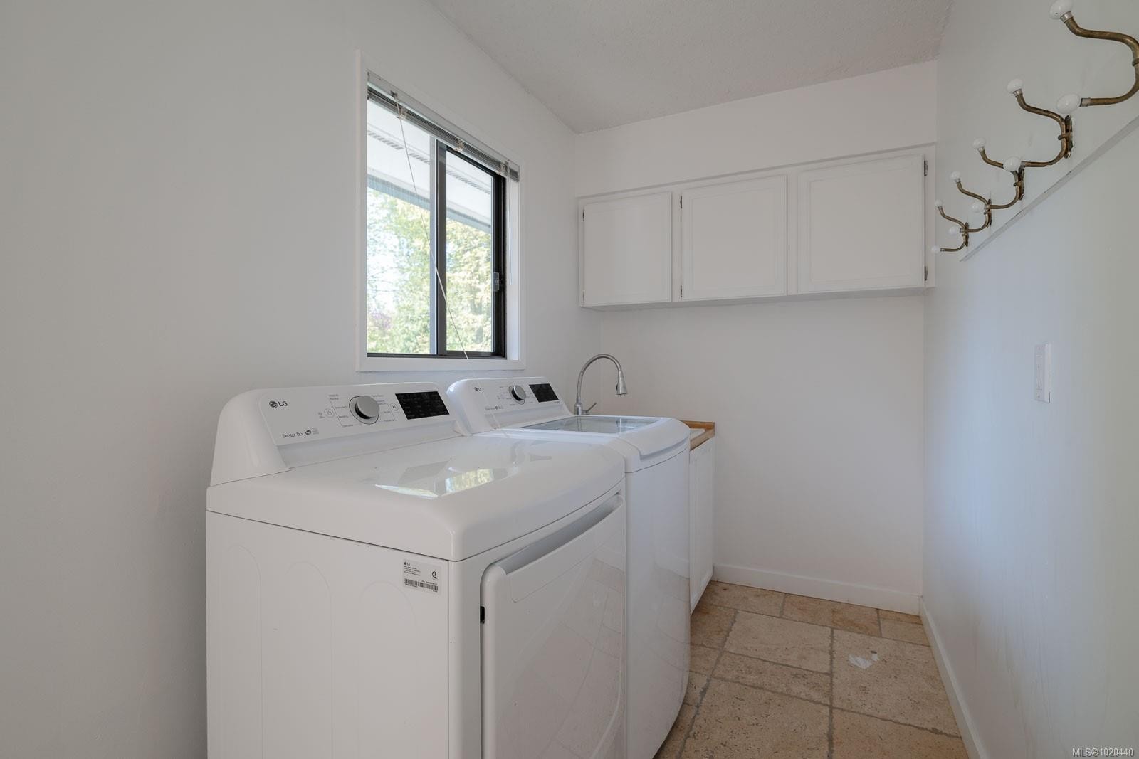 1025 Maple Lane Dr, Parksville, BC