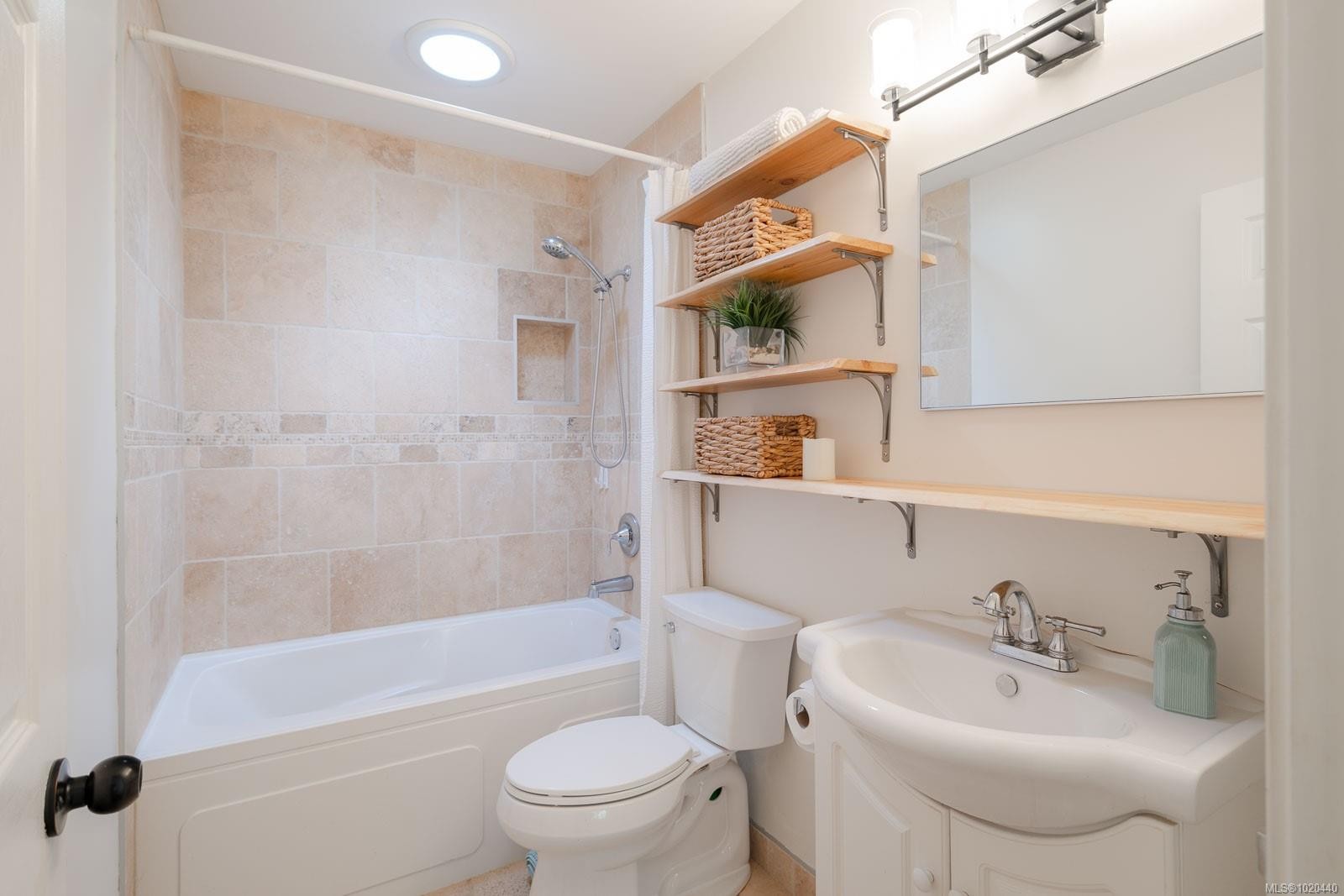 1025 Maple Lane Dr, Parksville, BC