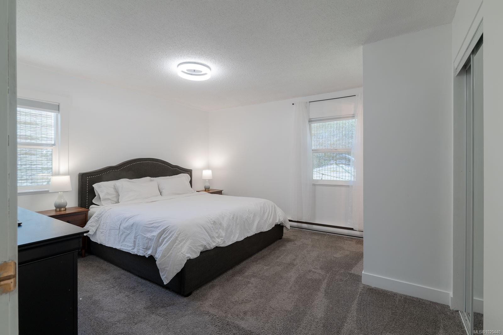 1025 Maple Lane Dr, Parksville, BC