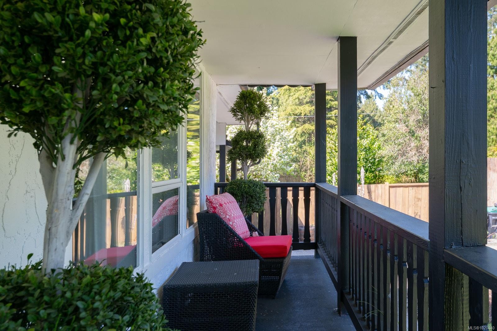 1025 Maple Lane Dr, Parksville, BC