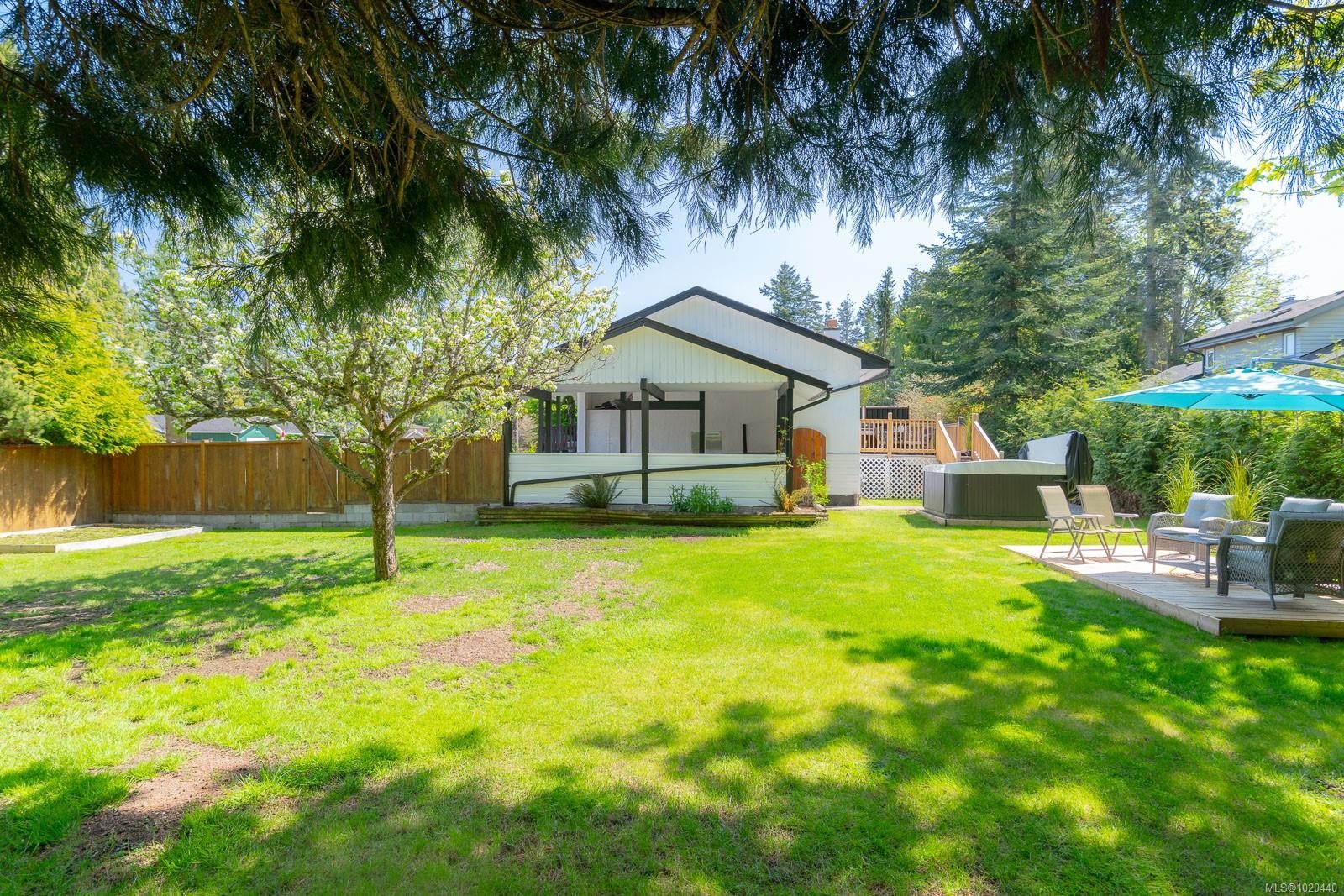 1025 Maple Lane Dr, Parksville, BC