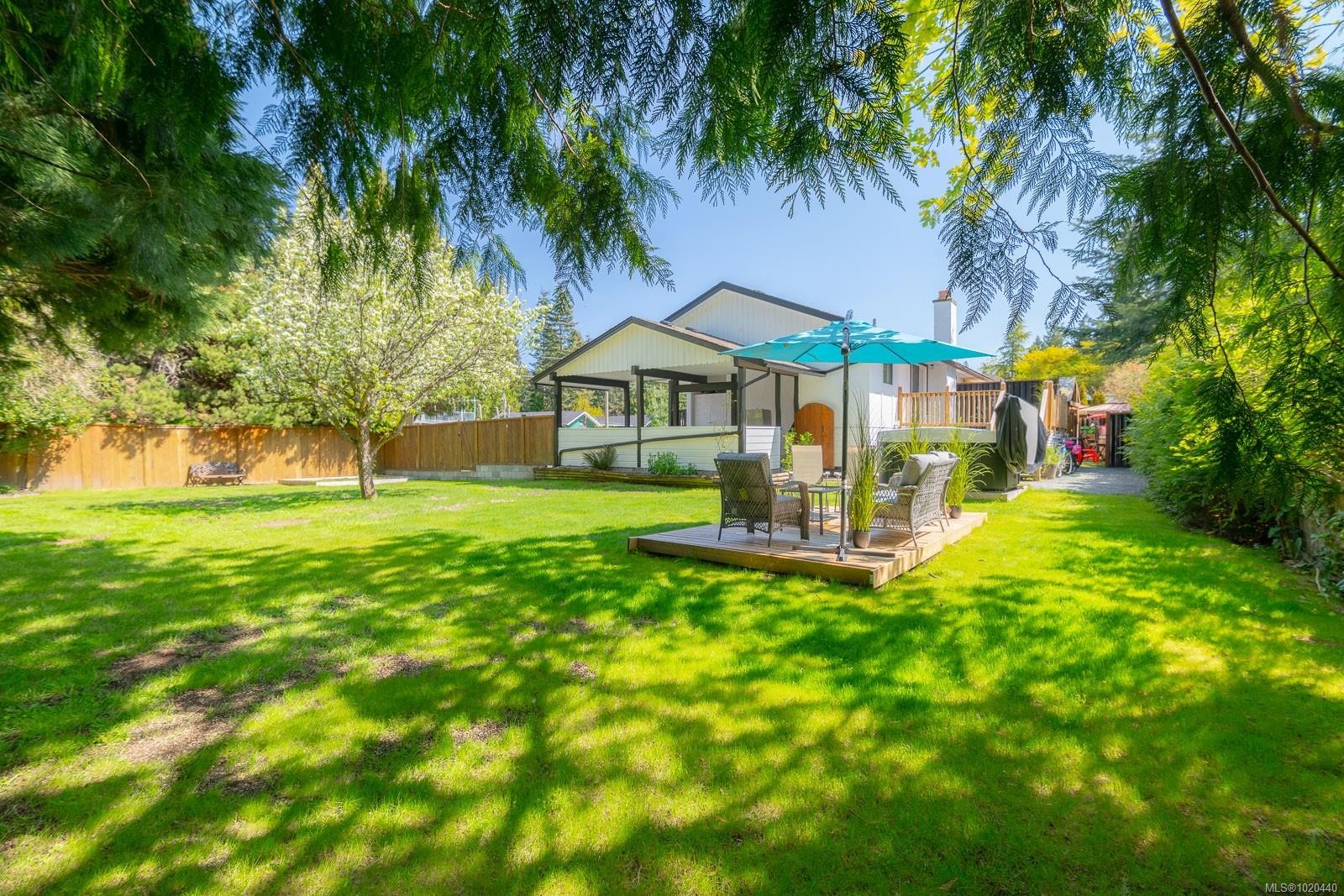 1025 Maple Lane Dr, Parksville, BC