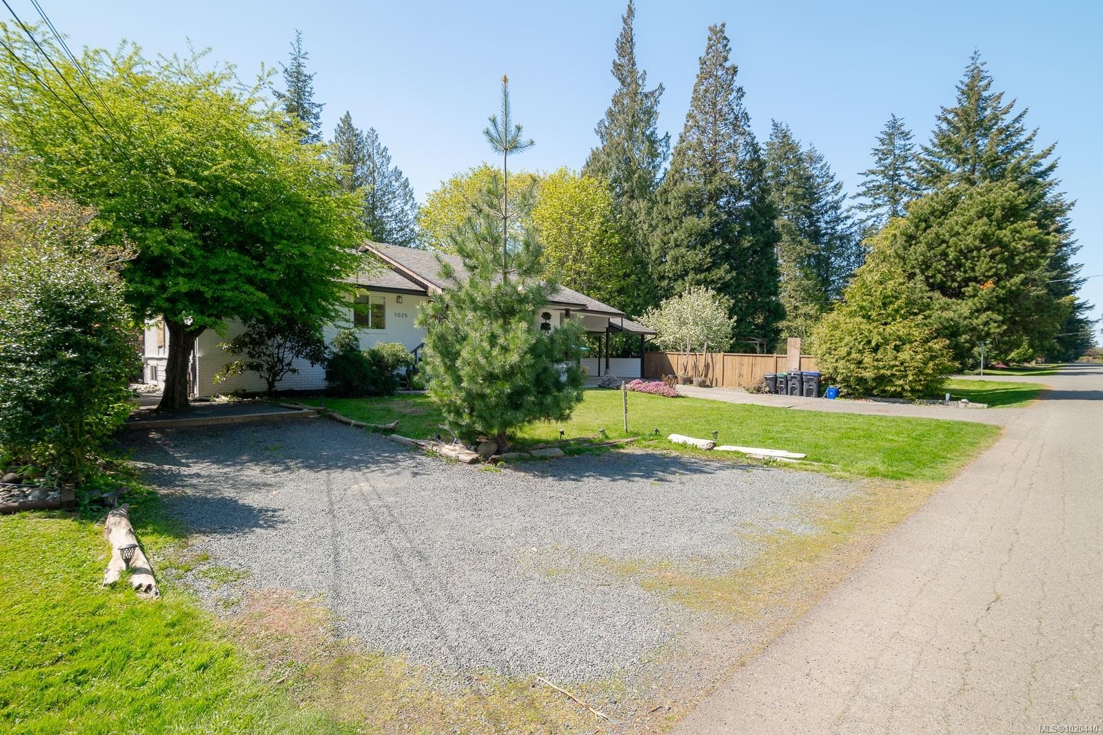 1025 Maple Lane Dr, Parksville, BC